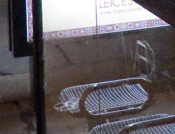 shelter-seat 100% crop showing image detail