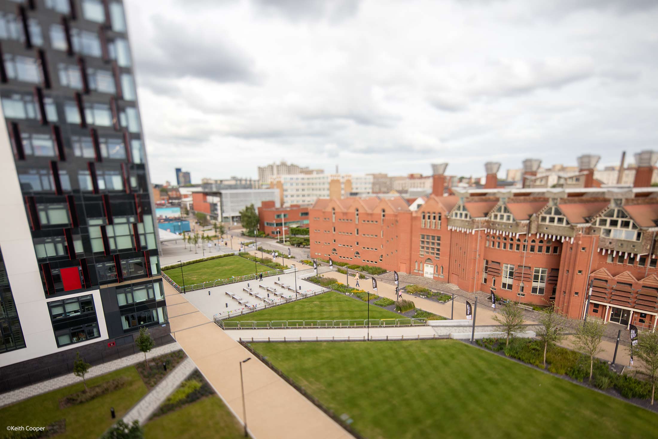 campus tilted f/4