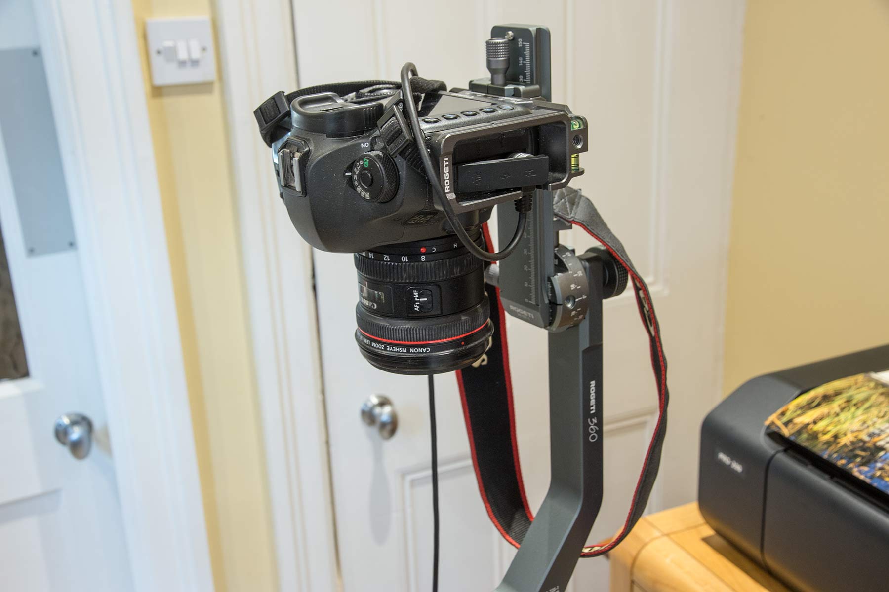 point-camera-down