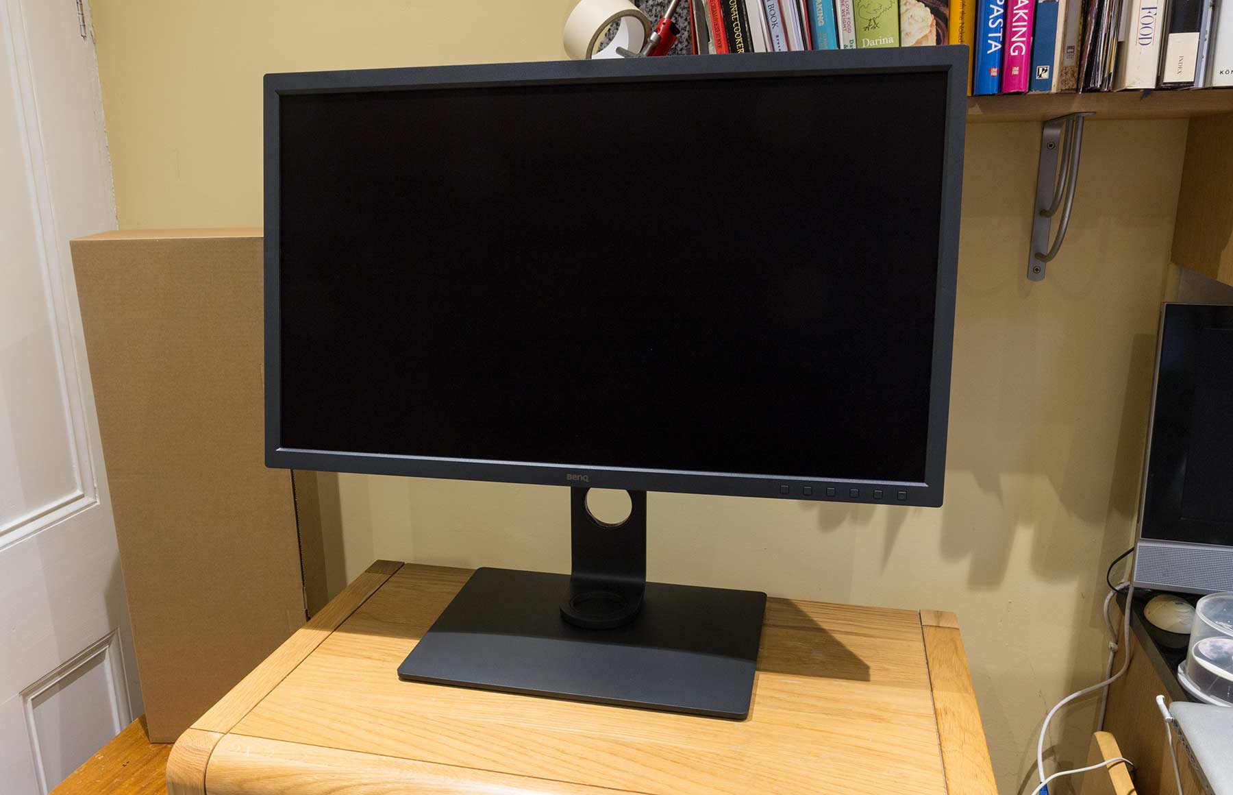 monitor-without-hood